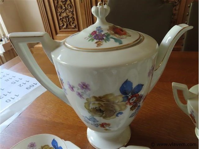Antiek servies met bloemen - afbeelding 4 van  6