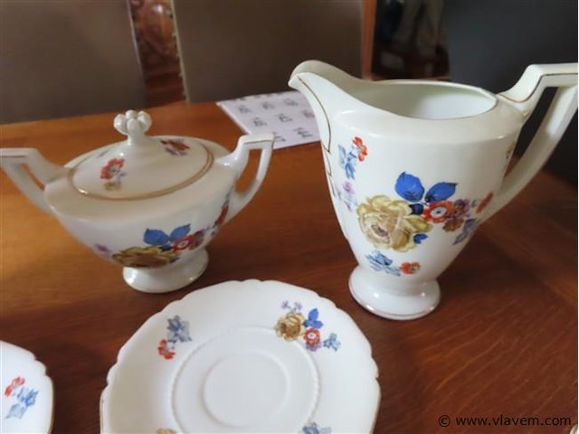 Antiek servies met bloemen - afbeelding 5 van  6