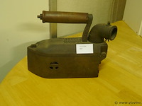 Antiek strijkijzer - afbeelding 1 van  2