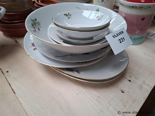 Antiek vaatwerk - afbeelding 1 van  2