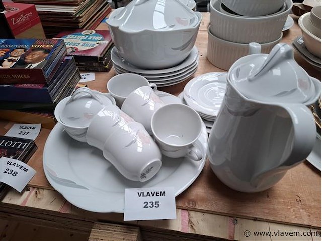 Antiek vaatwerk - afbeelding 1 van  3