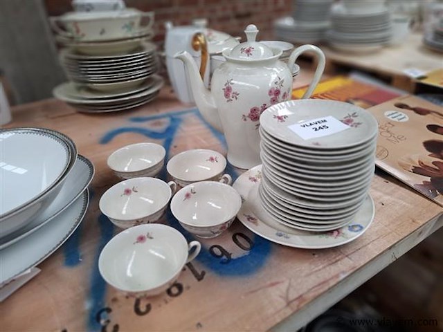 Antiek vaatwerk - afbeelding 1 van  2