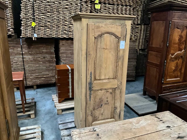 Antieke 1-deurs houten kledingkast - afbeelding 1 van  5