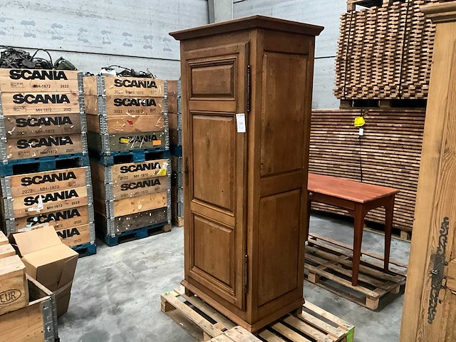 Antieke 1-deurs houten kledingkast - afbeelding 1 van  4