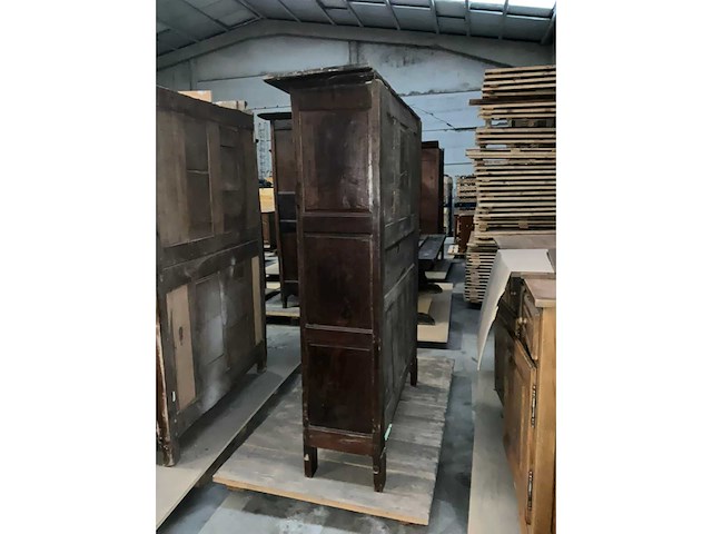 Antieke 2-deurs houten kledingkast - afbeelding 2 van  4