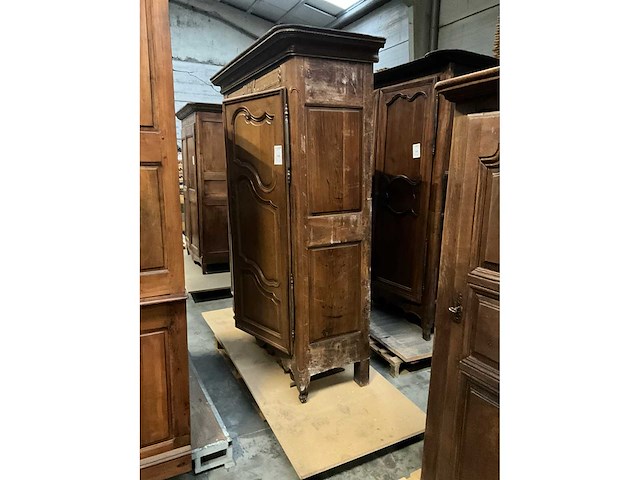 Antieke 2-deurs houten kledingkast - afbeelding 2 van  5