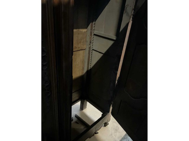 Antieke 2-deurs houten kledingkast - afbeelding 4 van  5