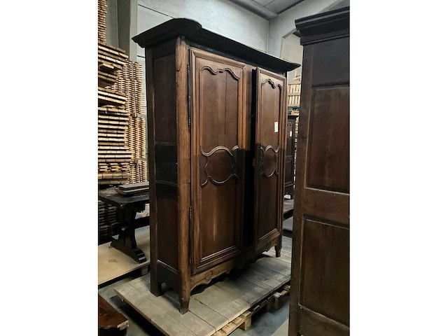 Antieke 2-deurs houten kledingkast - afbeelding 2 van  5