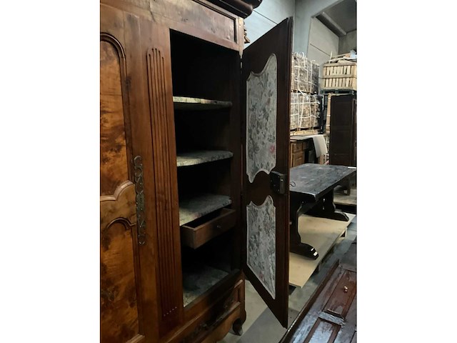 Antieke 2-deurs houten kledingkast - afbeelding 5 van  5