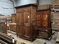 Antieke 2-deurs houten kledingkast - afbeelding 1 van  5