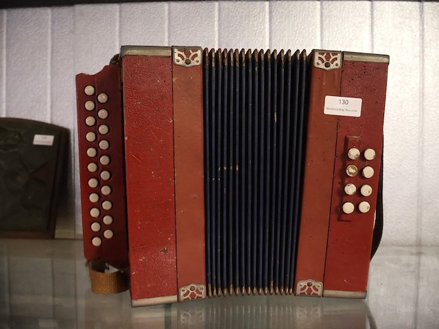 Antieke accordion - afbeelding 1 van  3