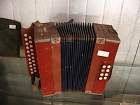 Antieke accordion - afbeelding 2 van  3