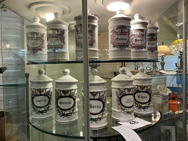 Antieke apotheek potten (11x) met opschrift - afbeelding 1 van  3