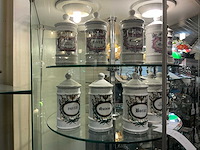 Antieke apotheek potten (11x) met opschrift - afbeelding 3 van  3