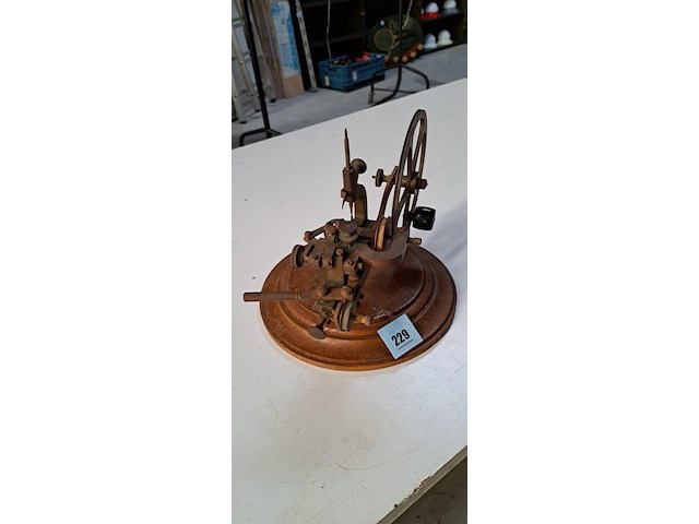 Antieke arrondeermachine - afbeelding 1 van  2