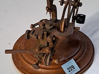 Antieke arrondeermachine - afbeelding 1 van  2