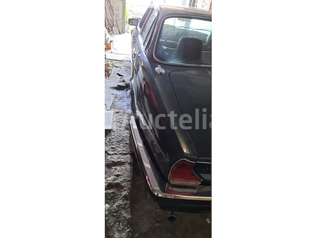 Antieke auto - jaguar - xj6 - afbeelding 2 van  11