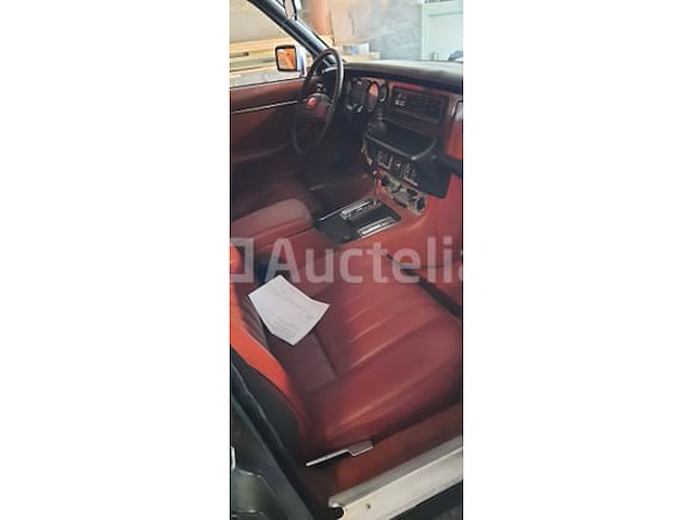 Antieke auto - jaguar - xj6 - afbeelding 6 van  11