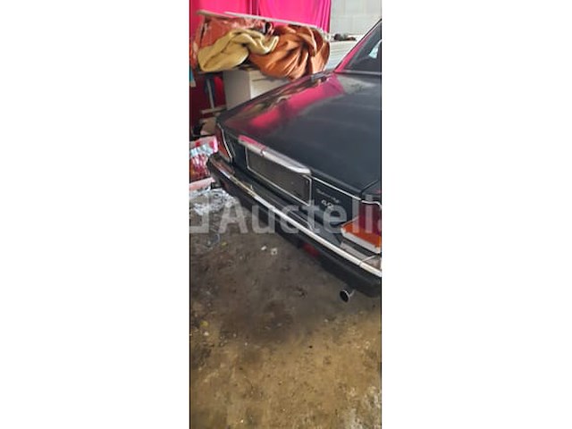 Antieke auto - jaguar - xj6 - afbeelding 8 van  11
