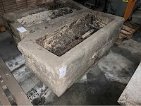 Antieke blauwsteen voederbak