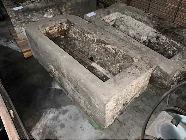 Antieke blauwsteen voederbak - afbeelding 3 van  3