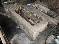 Antieke blauwsteen voederbak - afbeelding 3 van  3