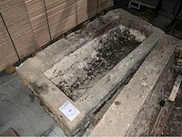 Antieke blauwsteen voederbak - afbeelding 1 van  3