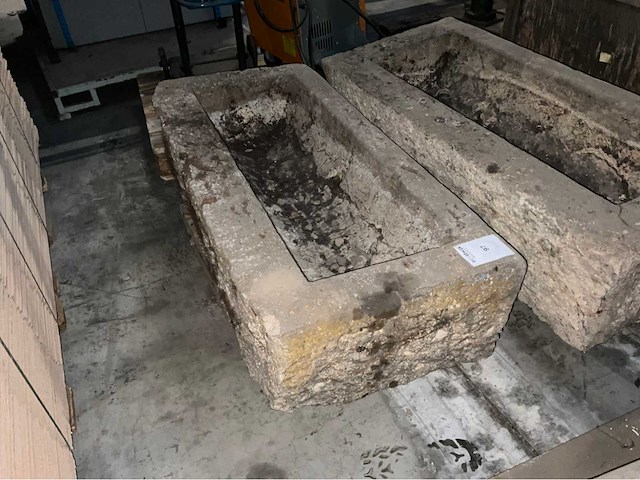 Antieke blauwsteen voederbak - afbeelding 2 van  3