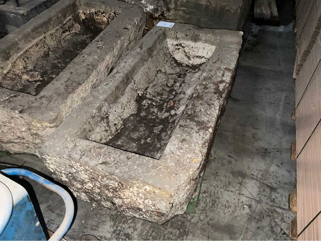 Antieke blauwsteen voederbak - afbeelding 3 van  3