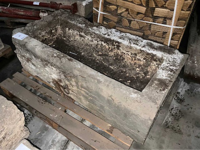 Antieke blauwsteen voederbak - afbeelding 1 van  3