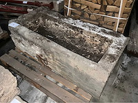 Antieke blauwsteen voederbak - afbeelding 1 van  3