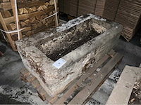 Antieke blauwsteen voederbak - afbeelding 2 van  3