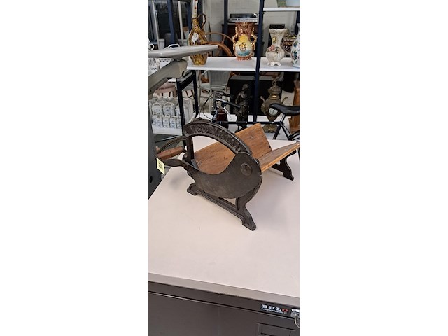 Antieke broodsnijder - afbeelding 1 van  2