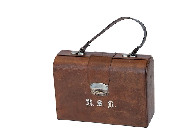 Antieke compacte lederen toiletkoffer "a. s. r." - afbeelding 1 van  3