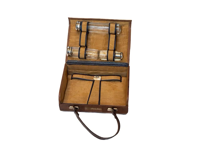 Antieke compacte lederen toiletkoffer "a. s. r." - afbeelding 3 van  3