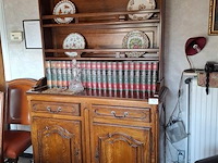 Antieke eiken bordenkast