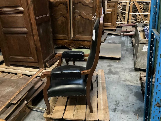Antieke fauteuil met armleuning - afbeelding 2 van  3