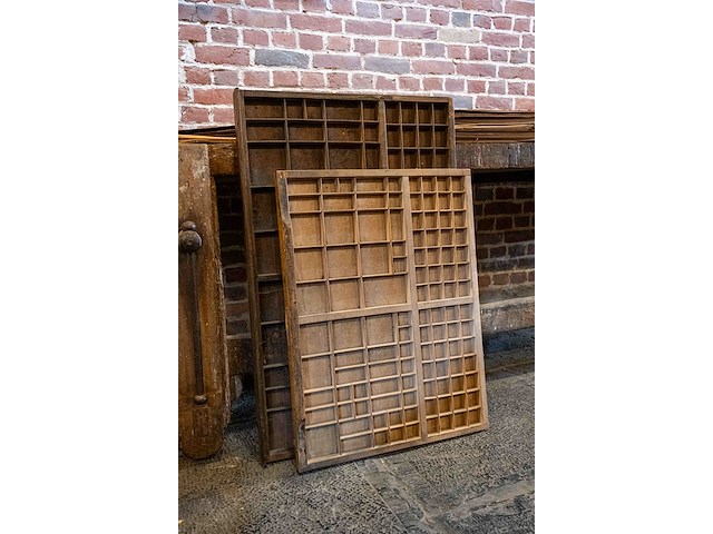 Antieke franse letterbak - afbeelding 1 van  3