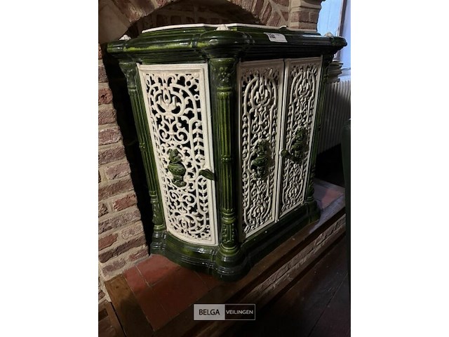 Antieke, geëmailleerde gietijzeren kachel (potkachel) - afbeelding 1 van  2