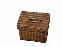 Antieke gevlochten picknickmand met theeset... - afbeelding 3 van  3