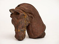 Antieke gietijzeren paardenhoofd