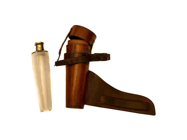 Antieke glazen jacht- / zadelfles (side-saddle... - afbeelding 5 van  6