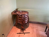 Antieke hand aangedreven wasmachine - afbeelding 1 van  5