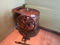 Antieke hand aangedreven wasmachine - afbeelding 5 van  5