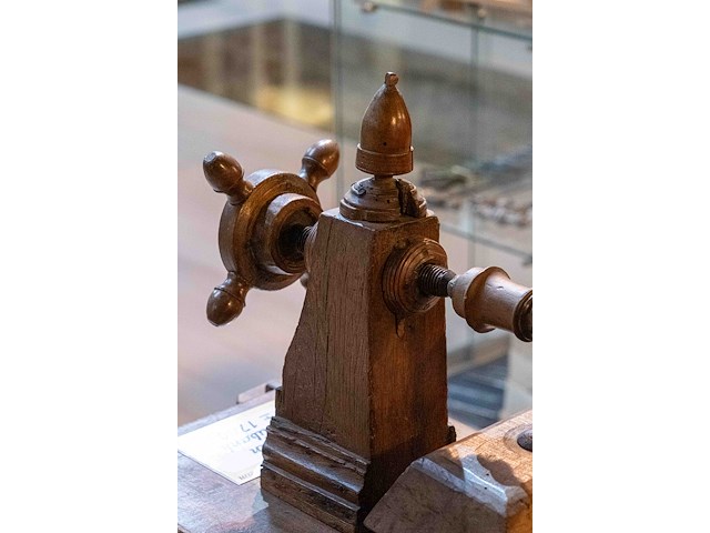 Antieke houten draaibank ± 1700 - afbeelding 7 van  8