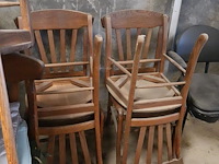 Antieke houten kast + diverse stoelen - afbeelding 3 van  5