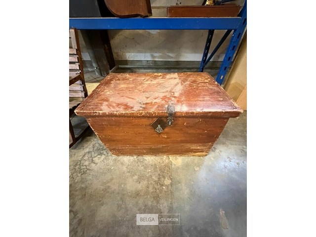 Antieke houten kist - afbeelding 1 van  3