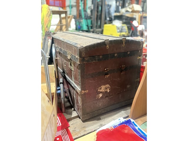 Antieke houten koffer - afbeelding 1 van  4