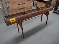 Antieke houten trog op poten - afbeelding 2 van  3