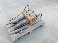 Antieke houten waterpomp